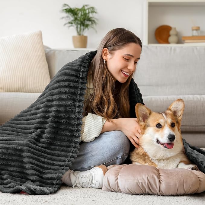 BEDELITE 3D Ribbed Charcoal Grey Fleece Twin Blanket - Image 7