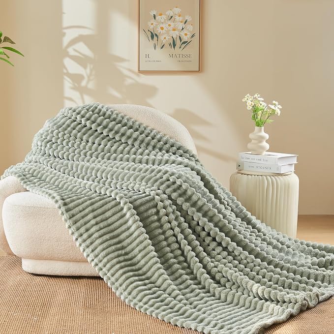NEWCOSPLAY Fleece Ribbed Cozy Throw Blanket - Image 7