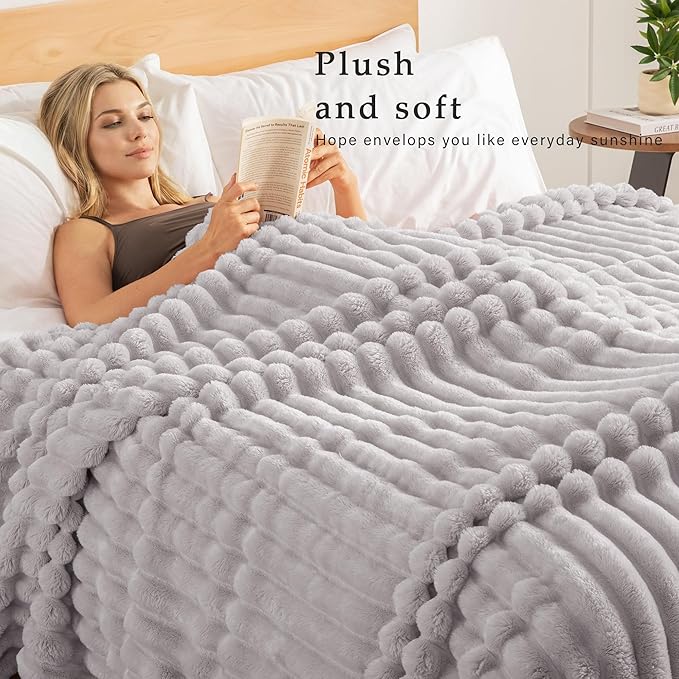 Exclusivo Mezcla Striped California King Size Fleece Blanket - Image 2