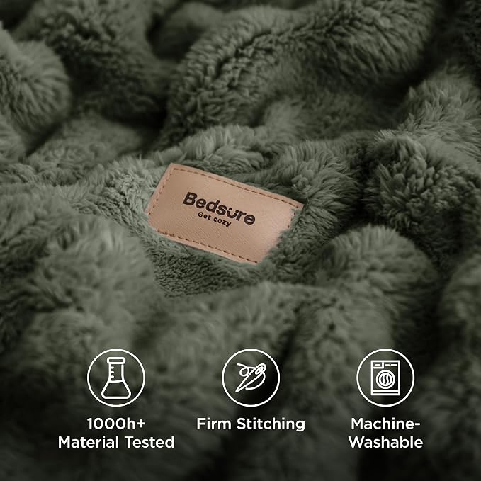 Bedsure 3D Fleece Bubble Blanket - Image 5
