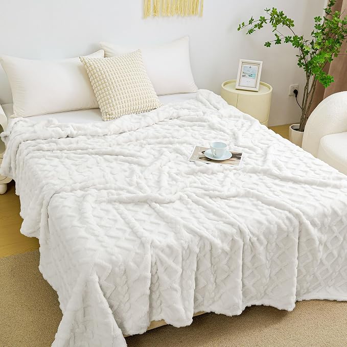 Aganear Fleece Throw Blanket for Bed Couch 90"x108" White | Lightweight Fuzzy by Aganear