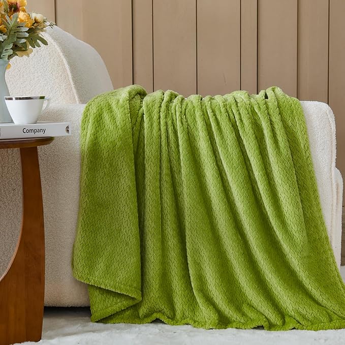 NEWCOSPLAY Super Soft Throw Blanket Green Premium Silky Flannel Fleece Leaves Pattern Lightweight Bed Blanket All Season Use (Green, Throw(50"x60"))