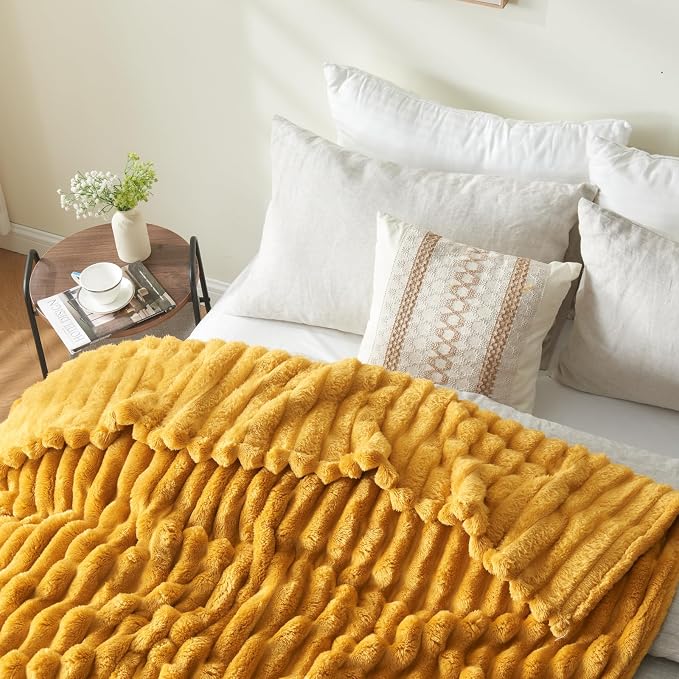 NEWCOSPLAY Fleece Ribbed Cozy King Blanket - Image 9