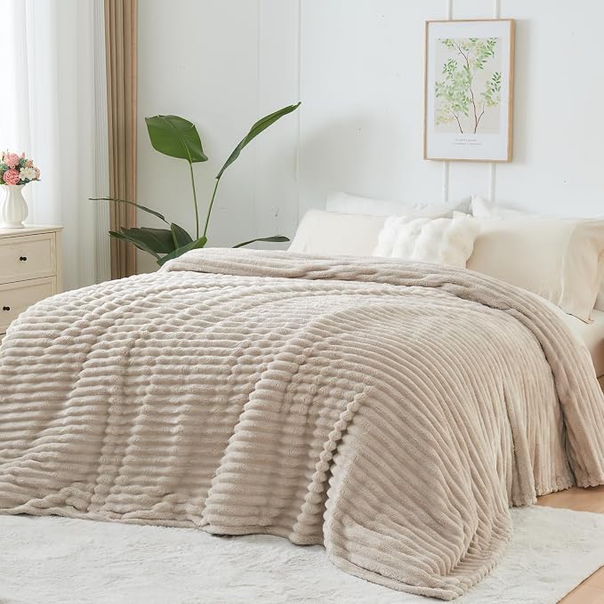 NEWCOSPLAY Fleece Ribbed Cozy Queen Blanket - Image 3
