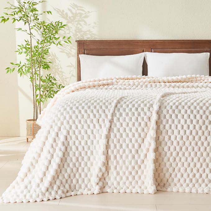 NEWCOSPLAY Fleece Clouds Cozy Queen Blanket - Image 2