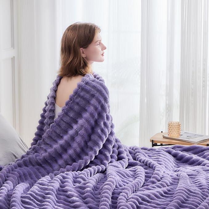 NEWCOSPLAY Fleece Ribbed Cozy Queen Blanket - Image 3