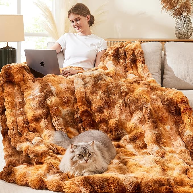 L'AGRATY Faux Fur Throw Blanket - Image 5