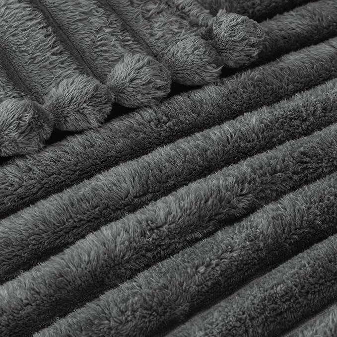 Exclusivo Mezcla Striped Fleece Throw Blanket - Image 4