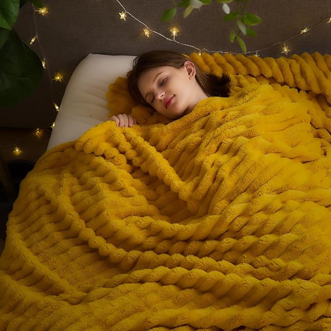 NEWCOSPLAY Fleece Ribbed Cozy Queen Blanket - Image 2