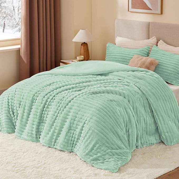 BEDELITE Fleece King Comforter Set -Super Soft & Warm Fluffy Light Green Bedding, Luxury Fuzzy Heavy Bed Set for Winter with 2 Pillow Cases