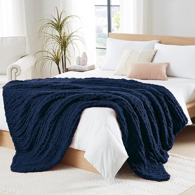 L'AGRATY Chunky Knit Throw Blanket by LAGRATY