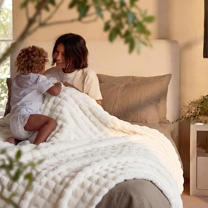 Bedsure 3D Bubble King Size Blanket - Image 9