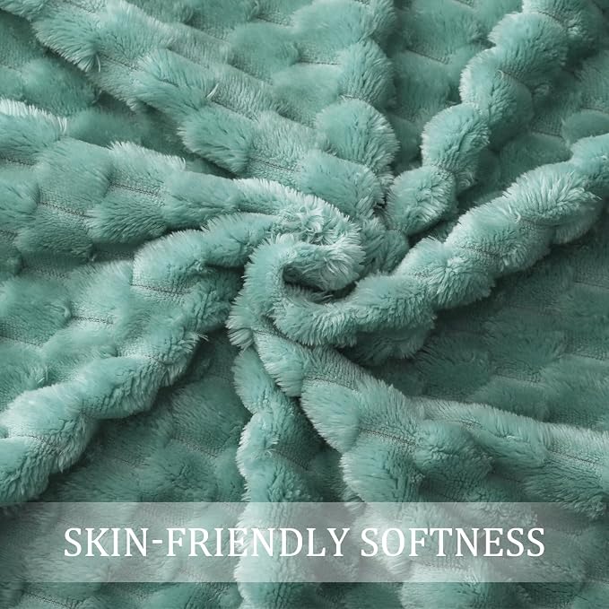 Exclusivo Mezcla Extra Large Soft Fleece Throw Blanket, 50x70 Inches 3D Clouds - Image 6