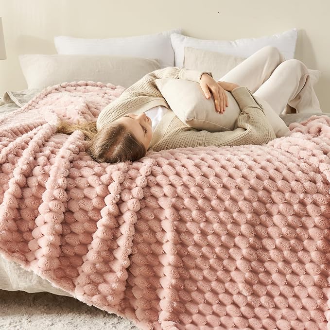NEWCOSPLAY Fleece Clouds Cozy Twin Blanket - Image 3