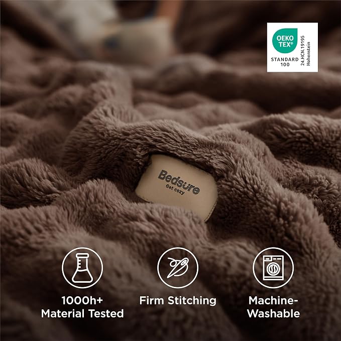 Bedsure 3D Fleece Bubble Blanket - Image 5