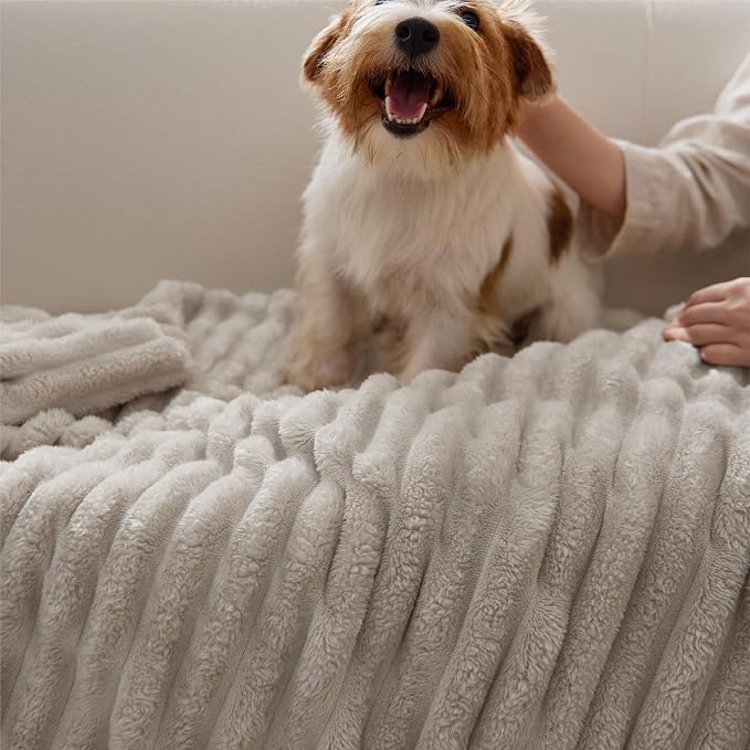 Bedsure Soft Full Size Fleece Blankets - Image 8