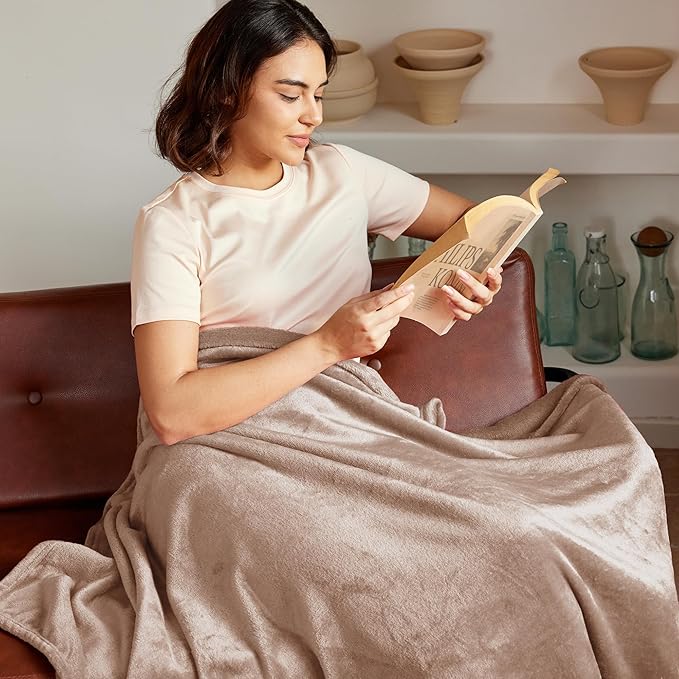 Exclusivo Mezcla Fleece Blanket Twin Size for Bed, Super Soft and Warm, All Season Use, Cozy, Plush, Lightweight, 90x66 Inches, Camel
