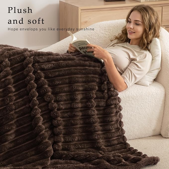 Exclusivo Mezcla Striped Fleece Throw Blanket - Image 2