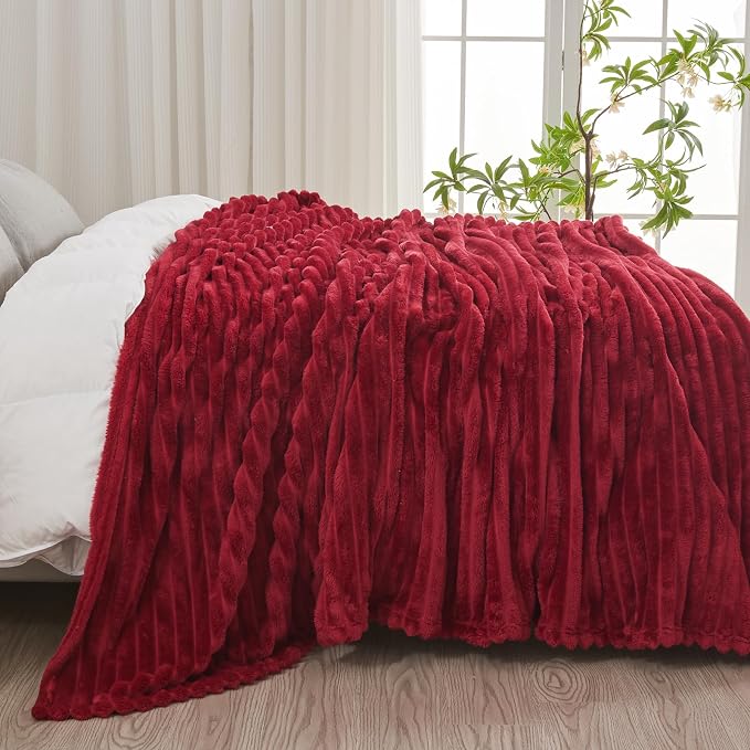 NEWCOSPLAY Fleece Ribbed Cozy Queen Blanket - Image 4