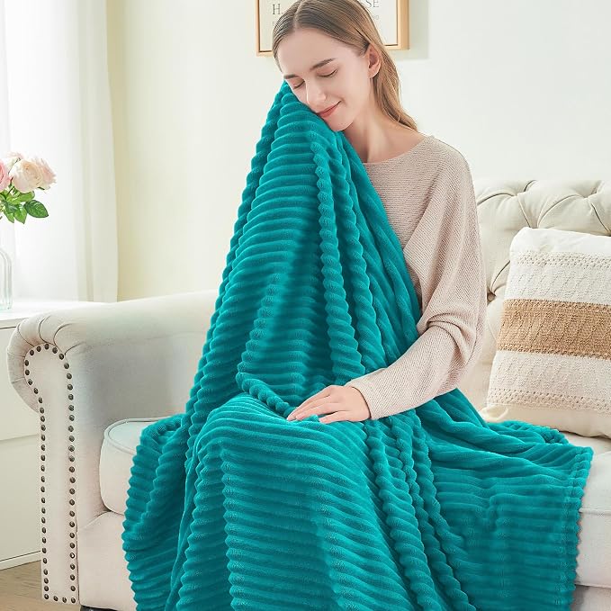 BEDELITE 3D Ribbed Ocean Blue Fleece Throw Blanket - Image 3