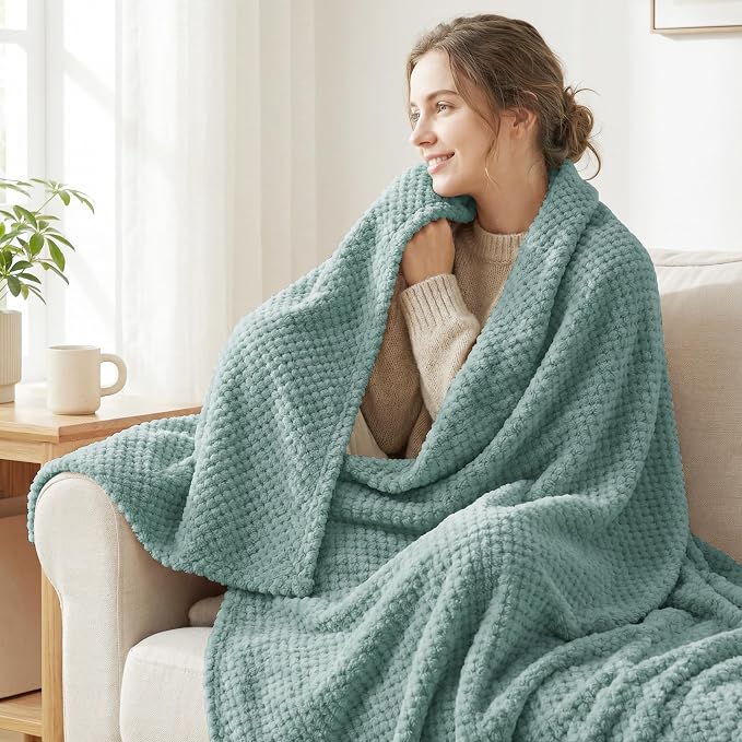 Exclusivo Mezcla Large Waffle Fleece Throw Blanket - Image 2