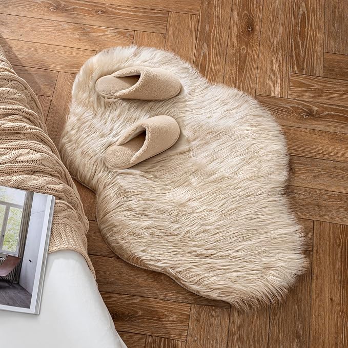 MIULEE Fluffy Area Rug 2'x3' Cloud Faux Fur Sheepskin Rug - Image 5