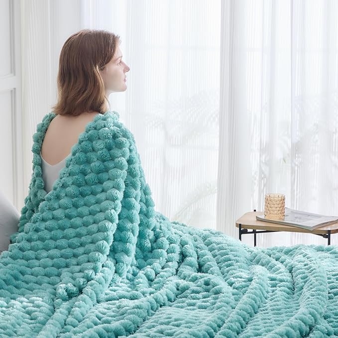 NEWCOSPLAY Fleece Clouds Cozy King Blanket - Image 3