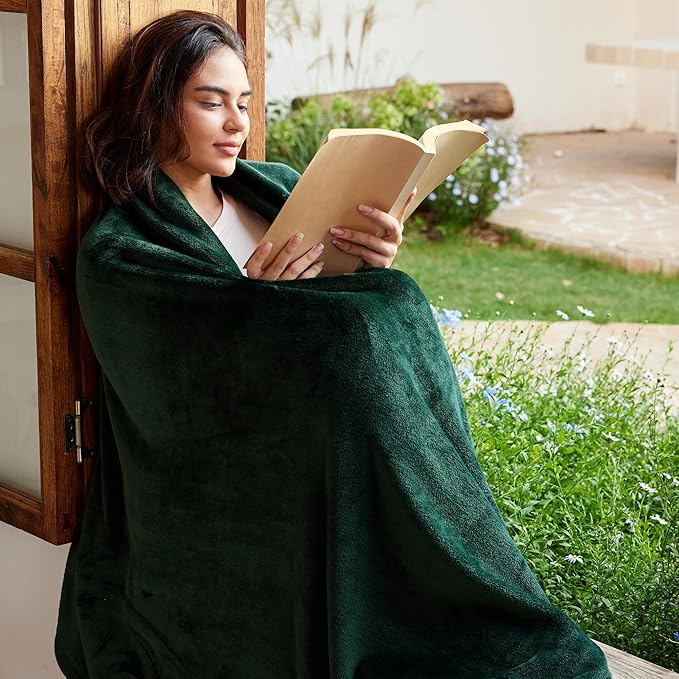 Exclusivo Mezcla Extra Large Fleece Throw Blanket for Couch, Sofa, 300GSM Super Soft and Warm Blankets, Forest Green Throw All Season Use, Cozy, Plush, Lightweight, 50x70 Inches