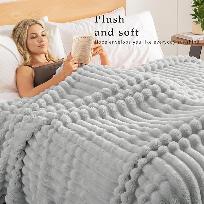 Exclusivo Mezcla Striped Queen Size Fleece Blanket - Image 2