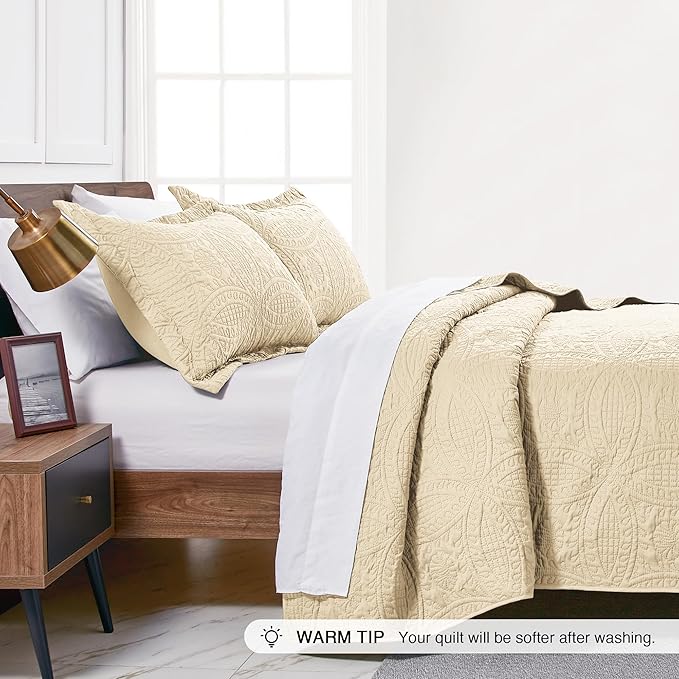 Love's cabin King Size Quilt Set Camel Bedspreads - Soft Bed Fall Lightweight Bedspread Comforter - Modern Style Coin Pattern Coverlet for All Season - 3 Pieces (1 Quilt, 2 Pillow Shams)