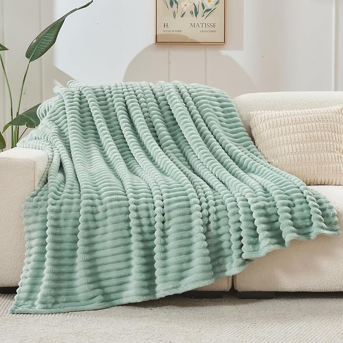 NEWCOSPLAY Fleece Ribbed Cozy Throw Blanket - Image 4