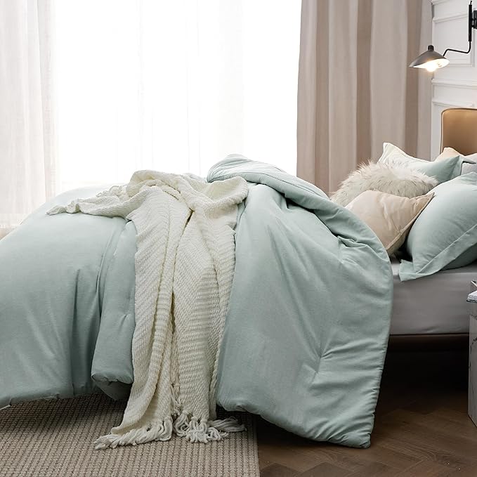 Bedsure Oversized Queen Comforter Set - Sage Green Soft Bedding for All Seasons, Cationic Dyed Bed Set, 3 Pieces, 1 Oversized Queen Size Comforter (98"x98") and 2 Pillow Shams (20"x26"+2")