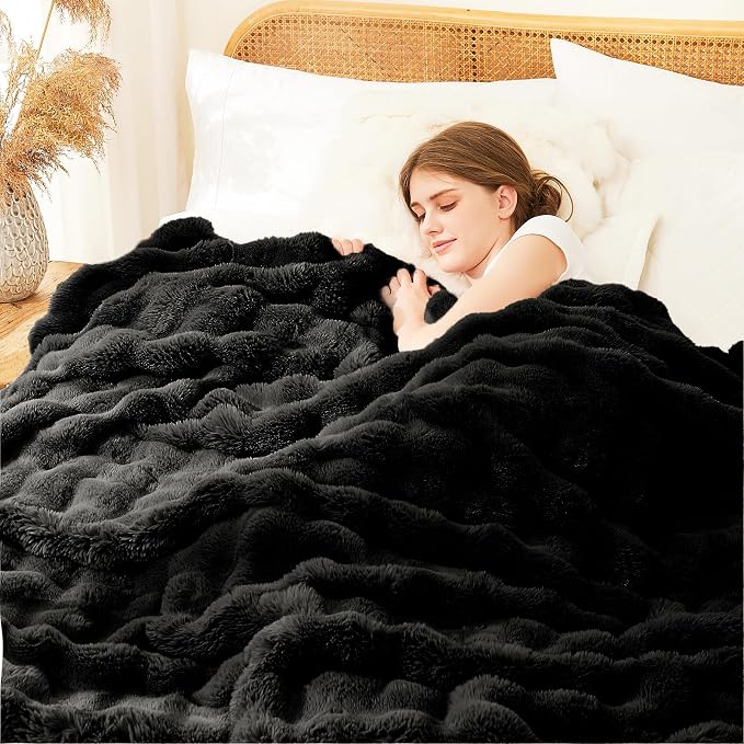 L'AGRATY Faux Rabbit Fur Throw Blanket - Image 3