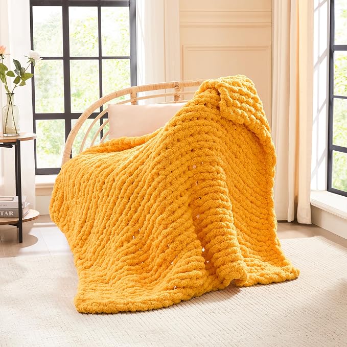 L'AGRATY Chunky Knit Throw Blanket by LAGRATY