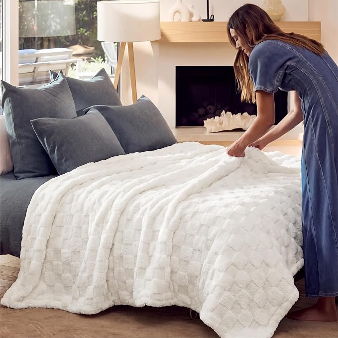 Bedsure GentleSoft Blankets Queen Size - Image 9
