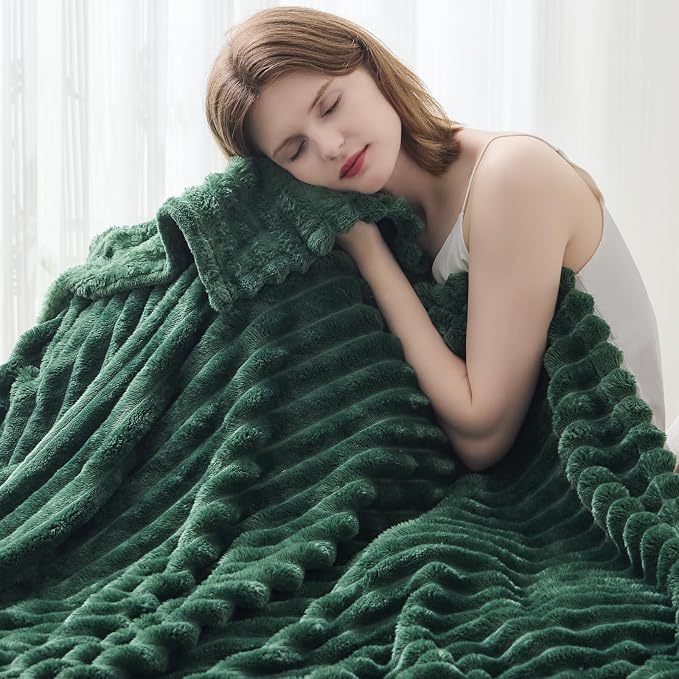 NEWCOSPLAY Fleece Ribbed Cozy Queen Blanket - Image 3