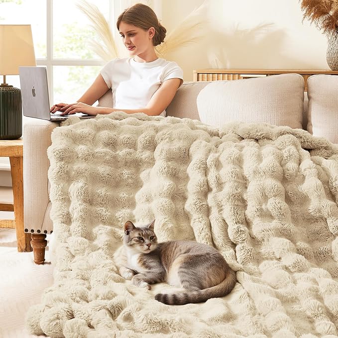 L'AGRATY Faux Rabbit Fur Throw Blanket by LAGRATY