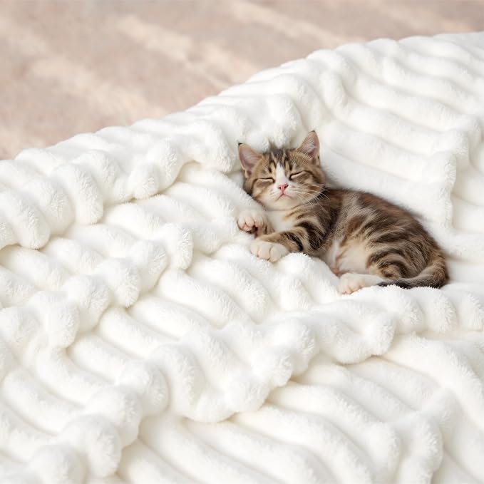 Bedsure Soft Cozy Full Size Fleece Blankets - Image 8