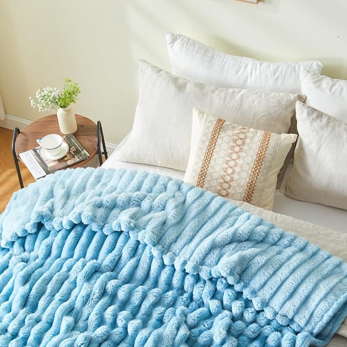 NEWCOSPLAY Fleece Ribbed Cozy Queen Blanket - Image 9
