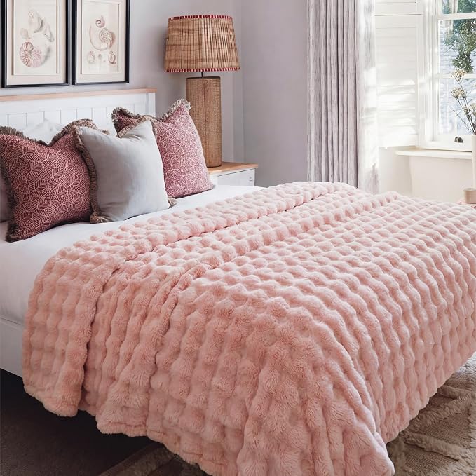 Bedsure 3D Fleece Bubble Blanket - Image 4