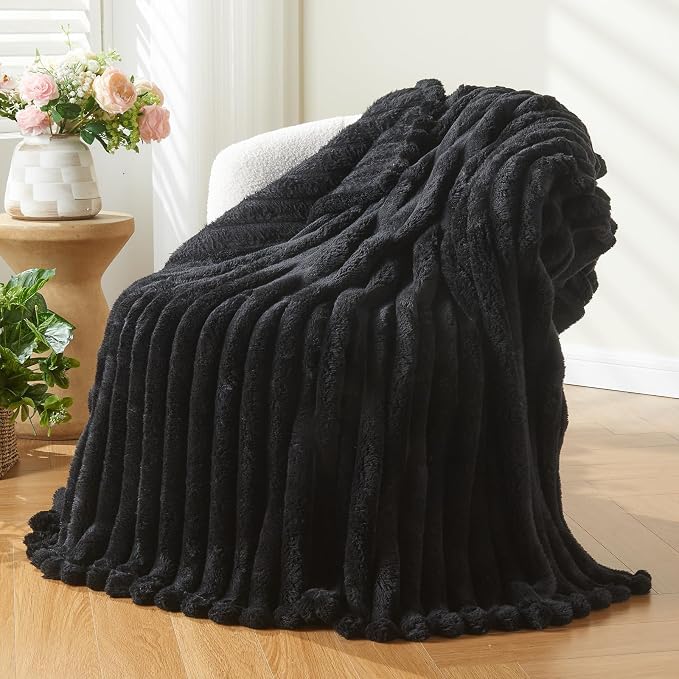 NEWCOSPLAY Fleece Ribbed Cozy Queen Blanket - Image 7