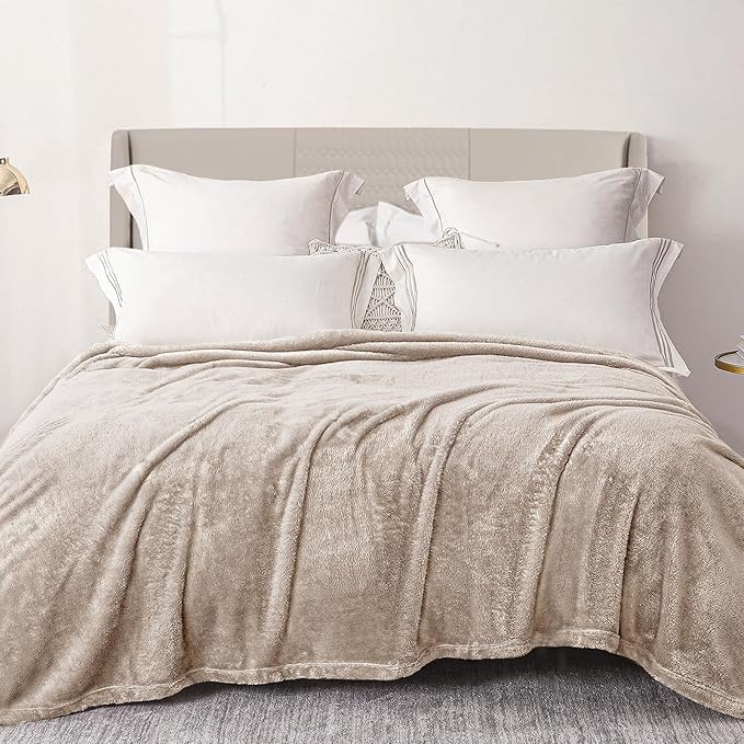 Exclusivo Mezcla Plush Fuzzy Fleece Bed Blanket Twin Size, Super Soft, Fluffy and Warm Blankets, Suitable for All Seasons (Camel, 90x66 Inches)