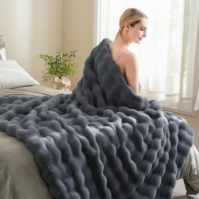 BENVWE Faux Fur Throw Blanket for Couch Bed - Image 4