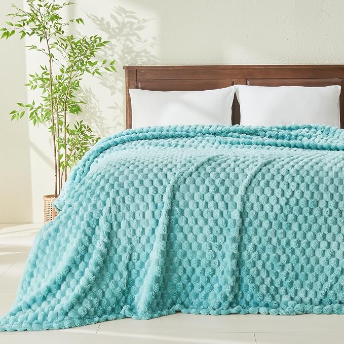 NEWCOSPLAY Fleece Clouds Cozy King Blanket - Image 2