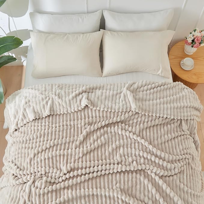 NEWCOSPLAY Fleece Ribbed Cozy King Blanket - Image 2