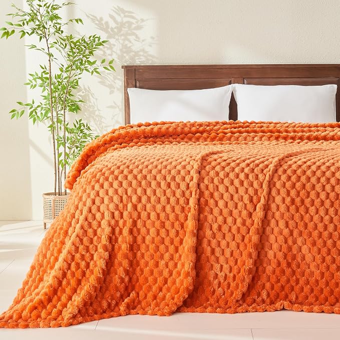 NEWCOSPLAY Fleece Clouds Cozy King Blanket - Image 2