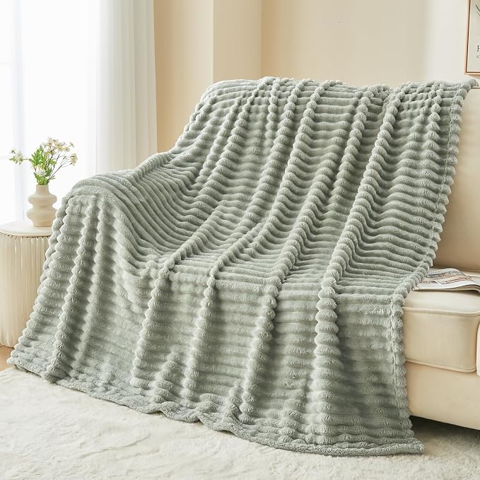 NEWCOSPLAY Fleece Ribbed Cozy Throw Blanket - Image 4