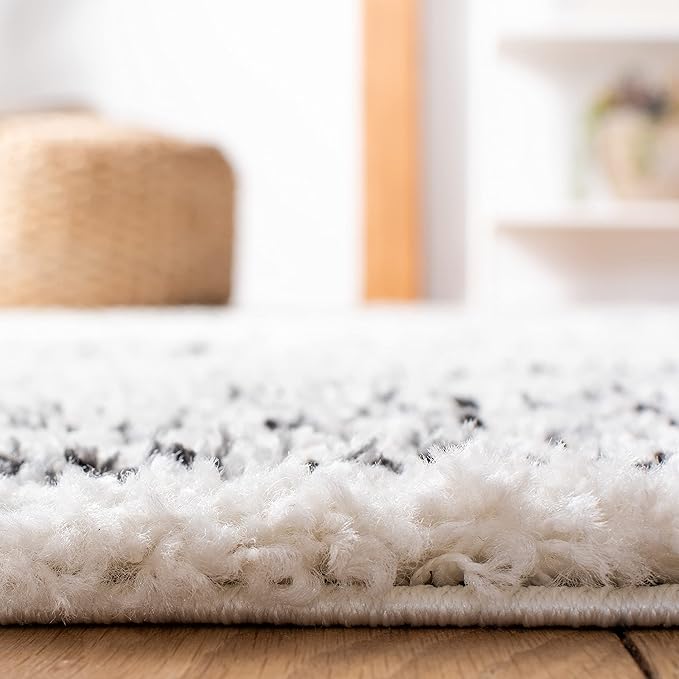 SAFAVIEH Arizona Shag Collection Area Rug - 5'1" Square, Ivory & Black, Moroccan Design, Non-Shedding, 1.6-inch Thick, Ideal for High Traffic Areas in Living Room, Bedroom (ASG741Z-5SQ)