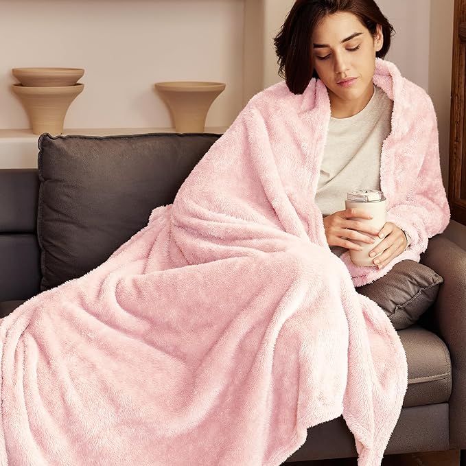 Exclusivo Mezcla Plush Fuzzy Fleece Bed Blanket King Size, Super Soft, Fluffy and Warm Blankets, Suitable for All Seasons (Light Pink, 90x104 Inches)
