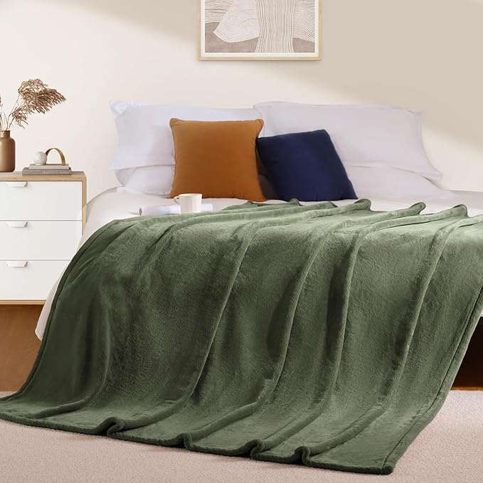 BEAUTEX Fleece Blanket Queen Size Super Soft Flannel Throw Blanket Lightweight Fuzzy Plush Blanket for Couch Sofa or Bed All Seasons (Olive Green, 90" x 90")